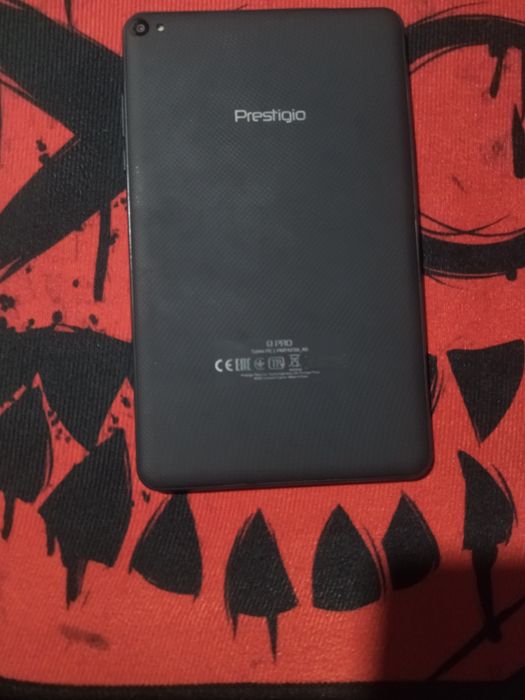 Продавам таблет Prestigio има зарядно.