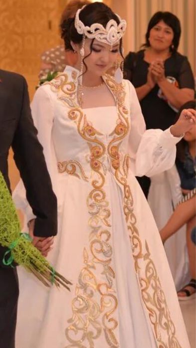 Продам свадебные платья