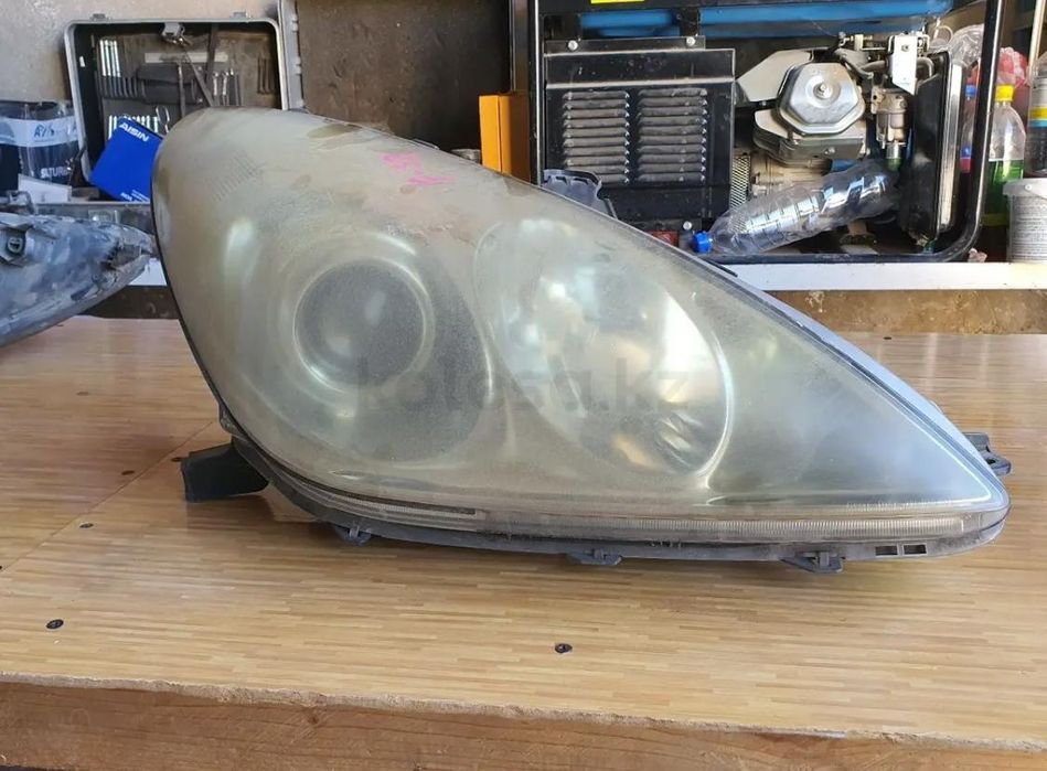 Фара на Lexus оригинал