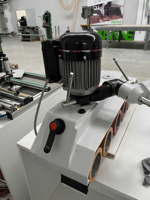 Професионален подавател с 6 колела и стойка