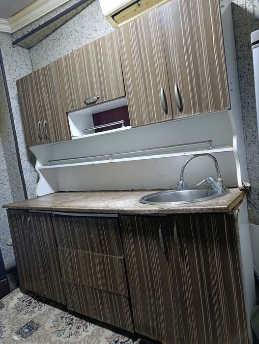 Kuxni mebil sotiladi garnitur