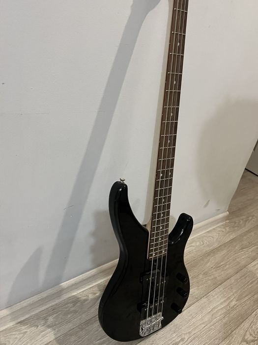 Продается гитара bass