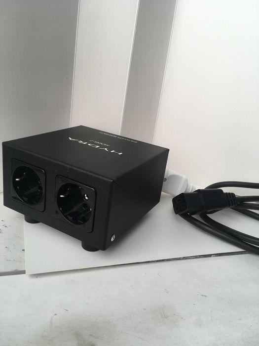 Сетевой фильтр Shunyata Research.