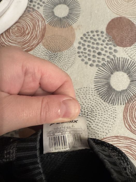 Продам кроссовки Фирма Demix