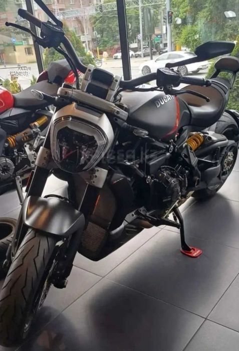 DUCATIX-Diavel Black Star edition