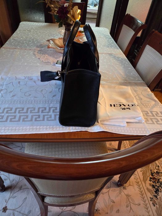 Нова кожена чанта Coach