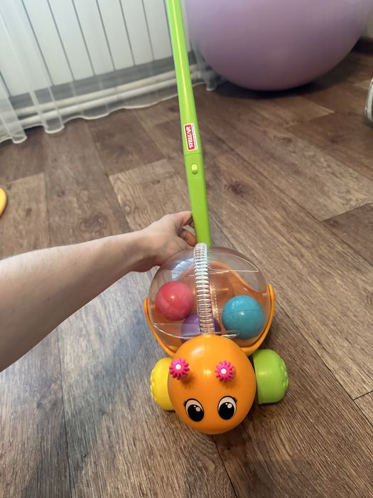 Игрушка-каталка в отличном состоянии