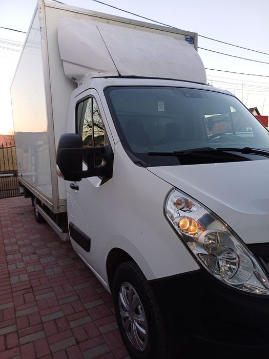 Vând Renault master carosat cu lift hidraulic.