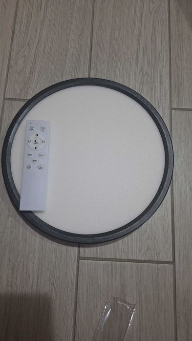 Нова LED лампа / плафон с дистанционно 24W (Регулиране на светлината)  Описание: Продавам чисто нов, неизползван LED плафон (таванна лампа).