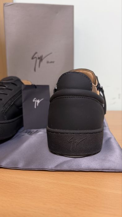 Giuseppe Zanotti 44 чисто нови