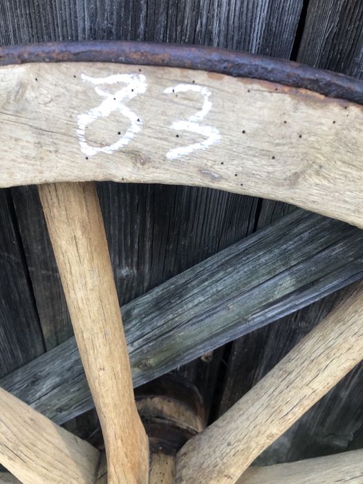 Roți de câruță vechi