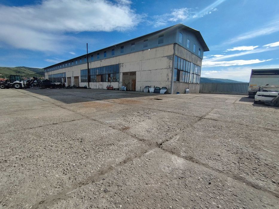 Дава се под наем Промишлена сграда в Перник, Калкас - 5750 кв.м за 5100 € - Снимка #19