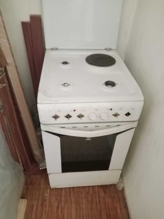Продам газовую плиту