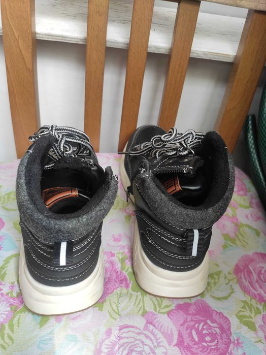 Продам детские ботинки на мальчика