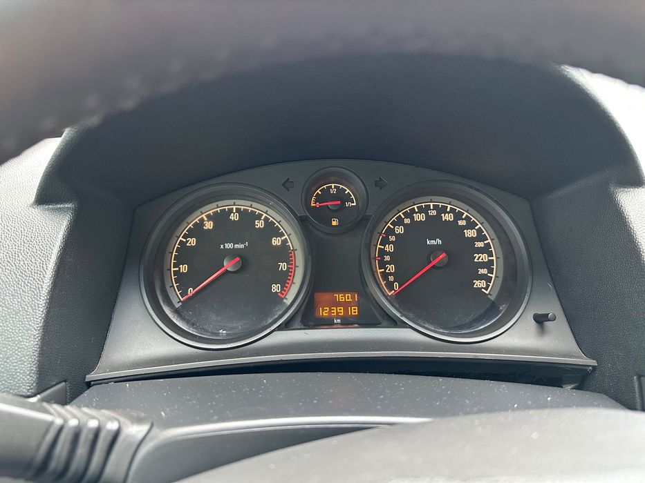 Vand opel astra GTC 1.6 benzina an 2007 km 123.000 mii reali