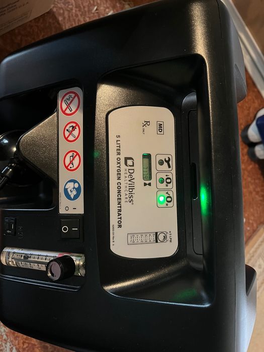 Продавам  кислороден концентратор DeVilbiss Compact 525 почти нов