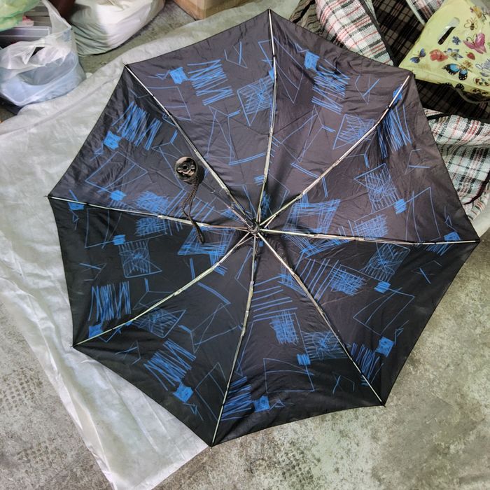 Зонт   500   тг       .