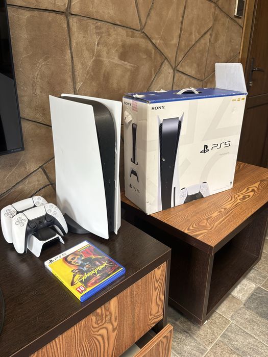 Playstation 5 (два джойтиска и киберпанк)