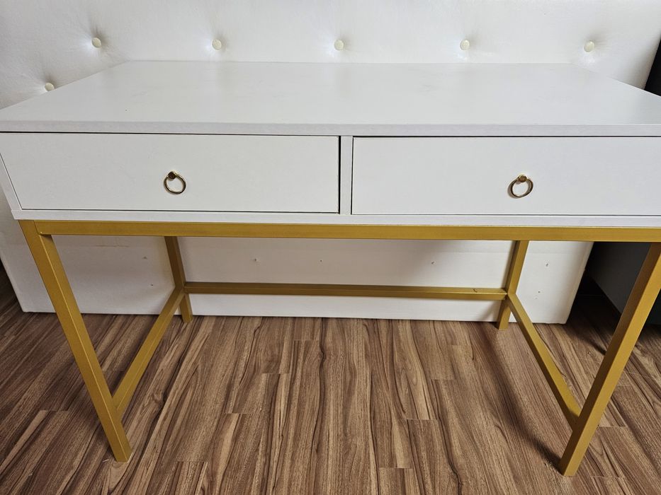 Продам стол письменный, туалетный