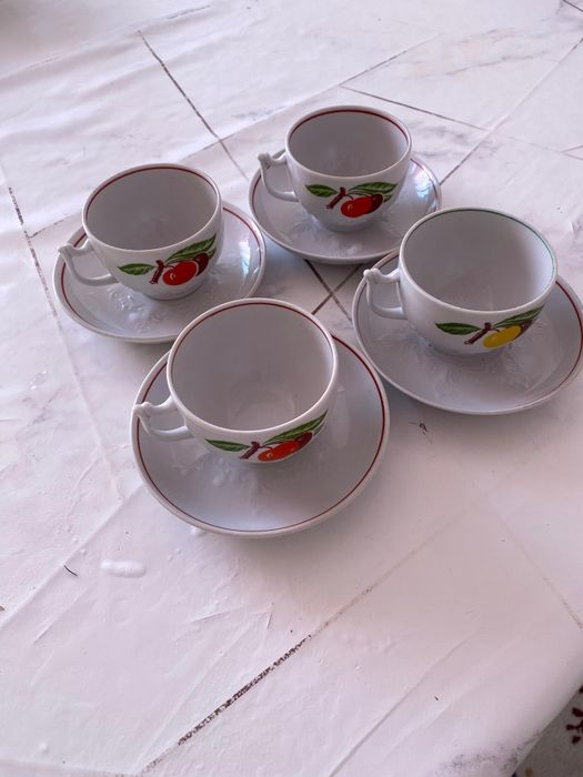 Чашки с блюдцем 4 штук