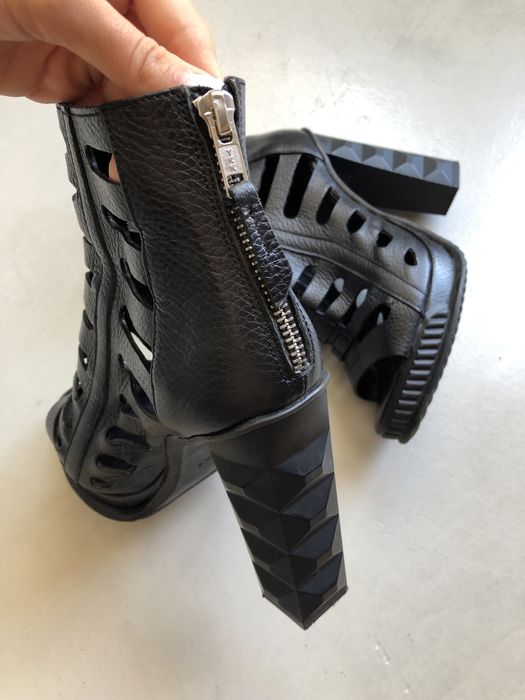 Черни обувки на ток Bianki