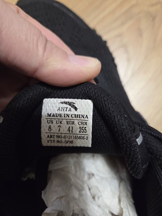 Кроссовки,  40 размер, 1000 тенге.