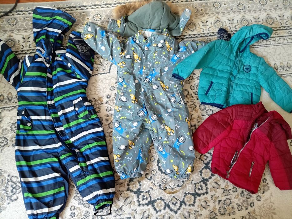 Продам зимний и весенний комбинезоны, курточки