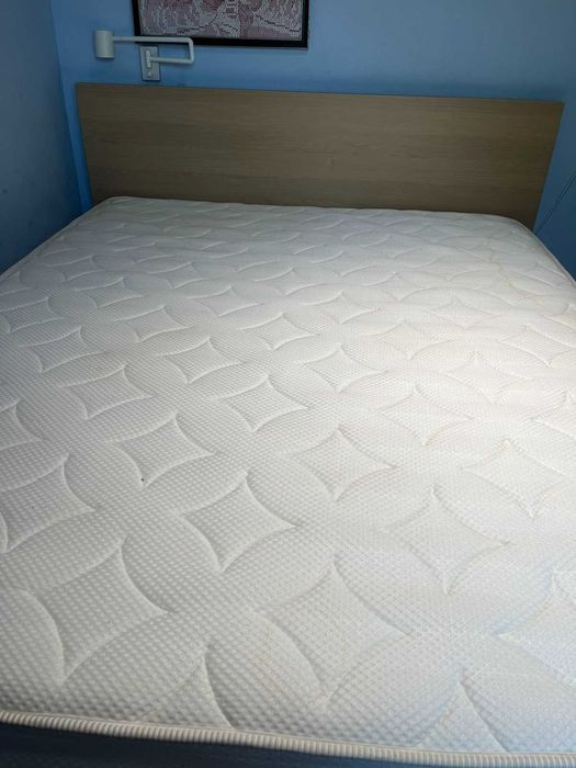 Продавам спалня Икеа с матрак Тед