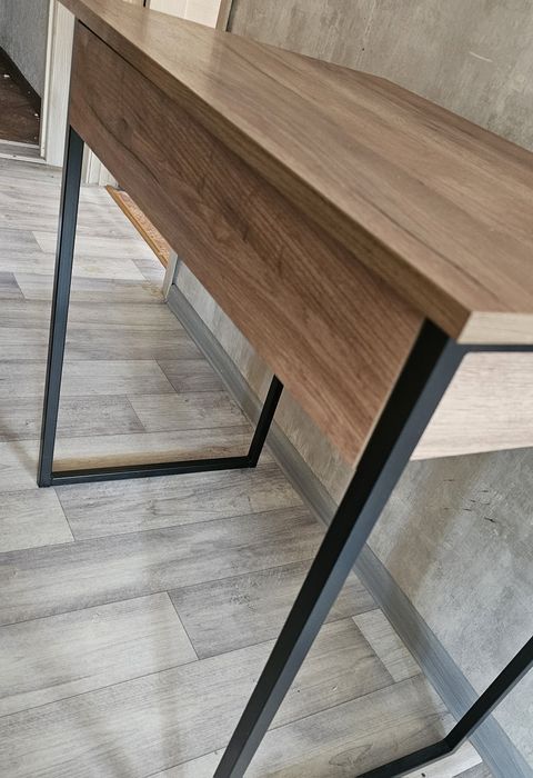 Продам письменный стол в идеальном состоянии