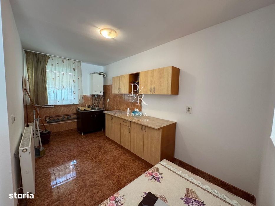 Casa tip triplex, 3 camere, 83 mp, 140 mp teren, parcare, zona Eroilor