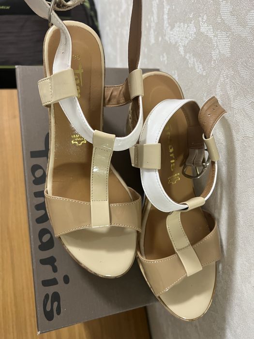 Продам босоножки