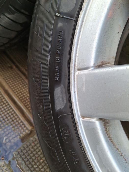 Продавам оригинални лети джанти с летни гуми за WV  15