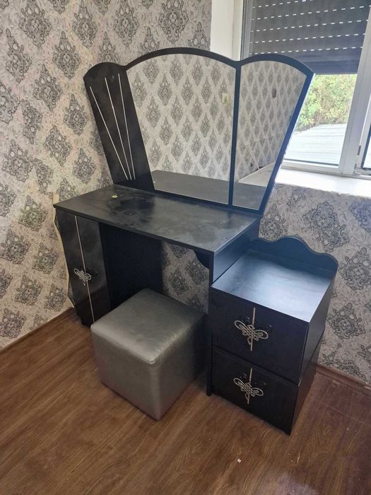 Спален комплект+матрак със скрин гардероб табуретка и 2 нощни шкафчета