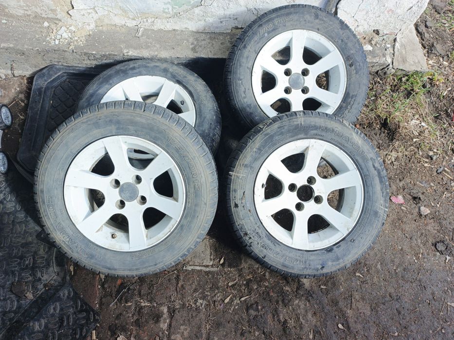 Продам колеса лето  с дисками