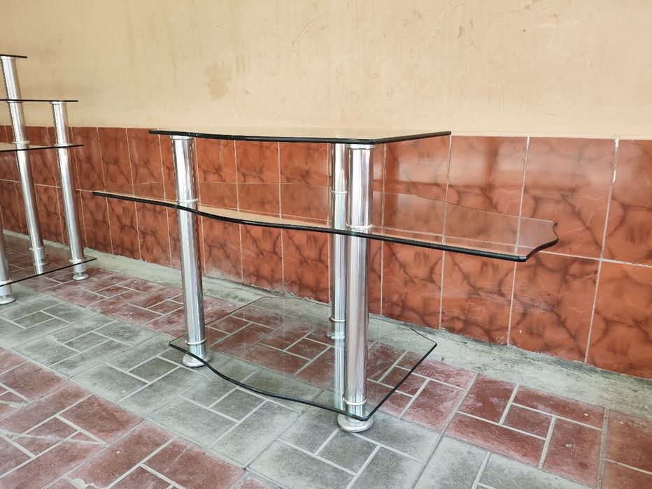 Pastafka qalin shishadan yasalgan chekkalari charhlangan qo‘lni kesmay