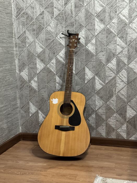 Акустическая гитара Yamaha