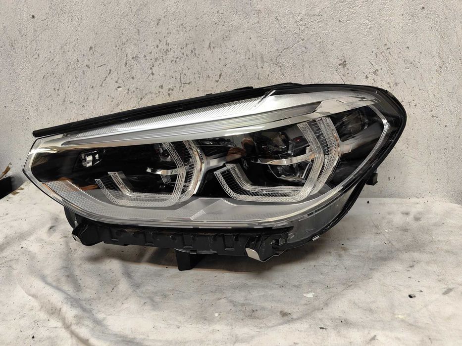 Оригинални  фарове Ляв Десен  БМВ  BMW X3 X4 G01 G02 Adaptive Led