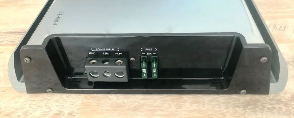 LIGHTNING AUDIO  - statie auto - amplificator audio