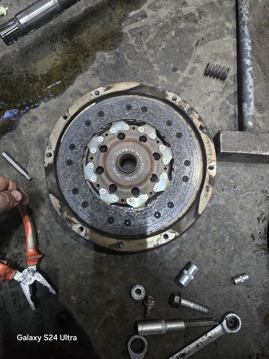 Комплект маховик за Тойота рав4 2.2д4д 136к