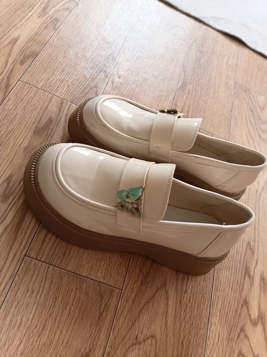 продаю туфли школьные