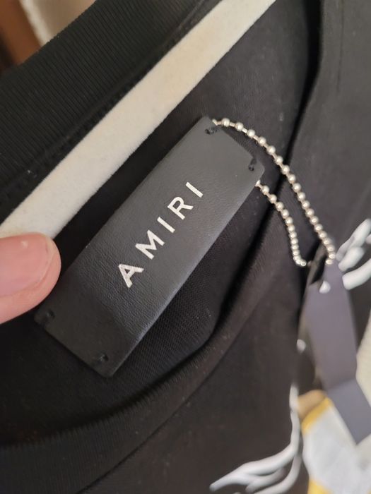 vand tricou amiri nou