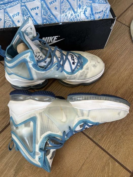 LeBron 19 White/Blue Void/Dutch Blue