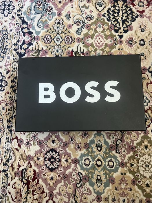 Продам кроссовки BOSS оригинал - размер 39  Оригинал 100%