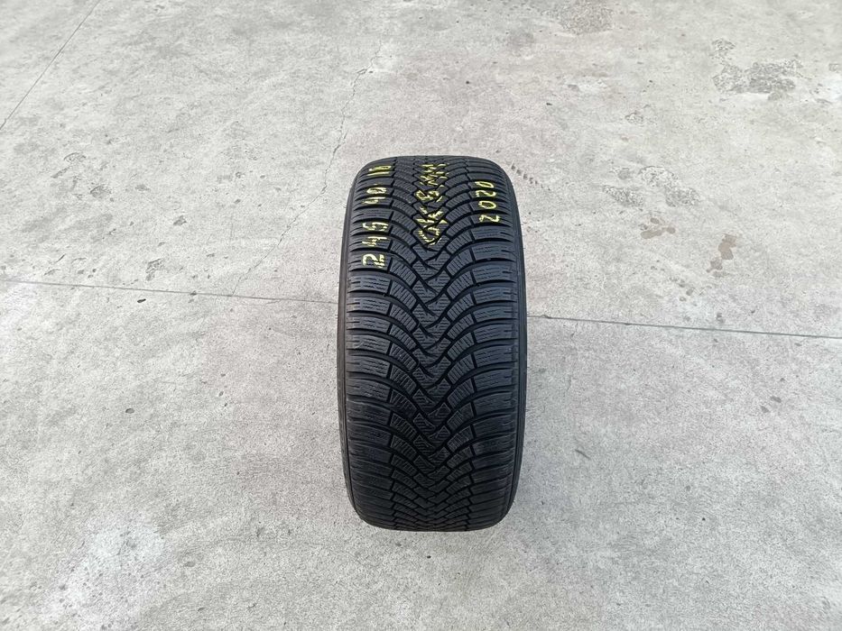 O anvelopa de  iarna 245 40 18 Falken eurowinter HS01 cu 8 mm 2020