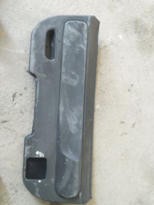 Покраска обшивки и различных пластмас.(автосалон)