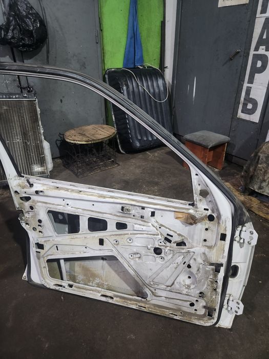 Дверь Мерседес 190