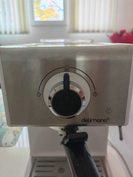 Продавам бяла кафемашина