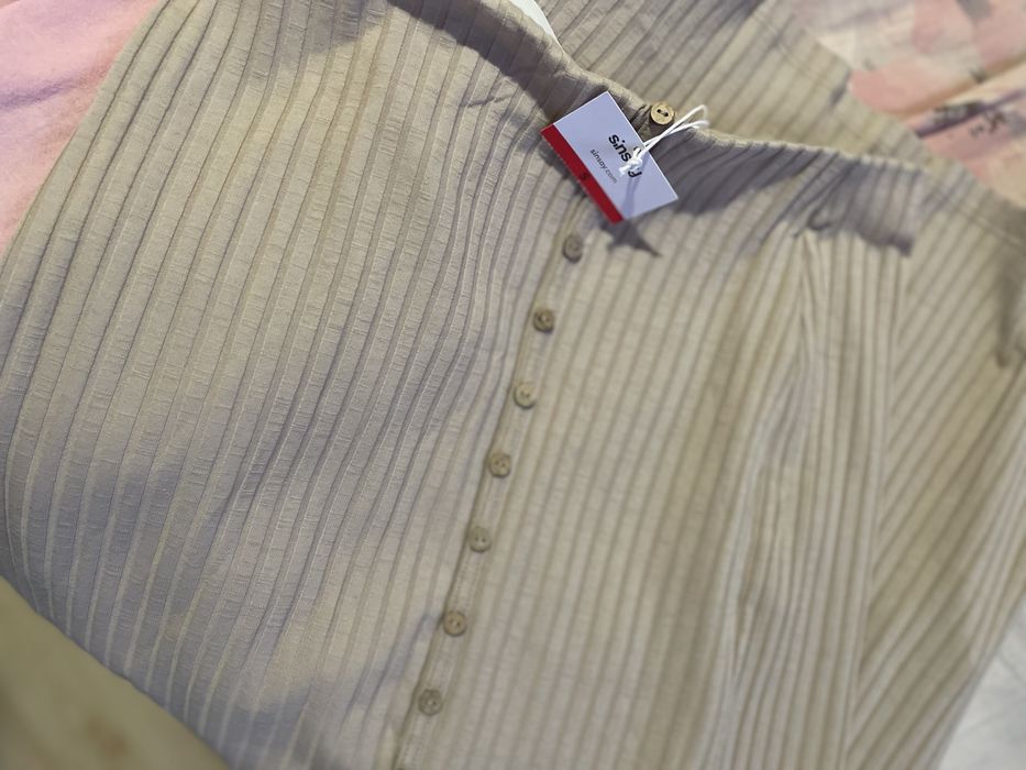 Бежова и черна пола