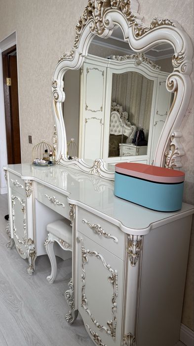 Продам спальный гарнитур