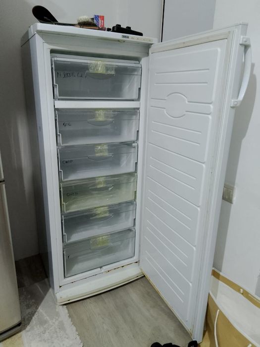 Морозильник в хорошем состоянии
